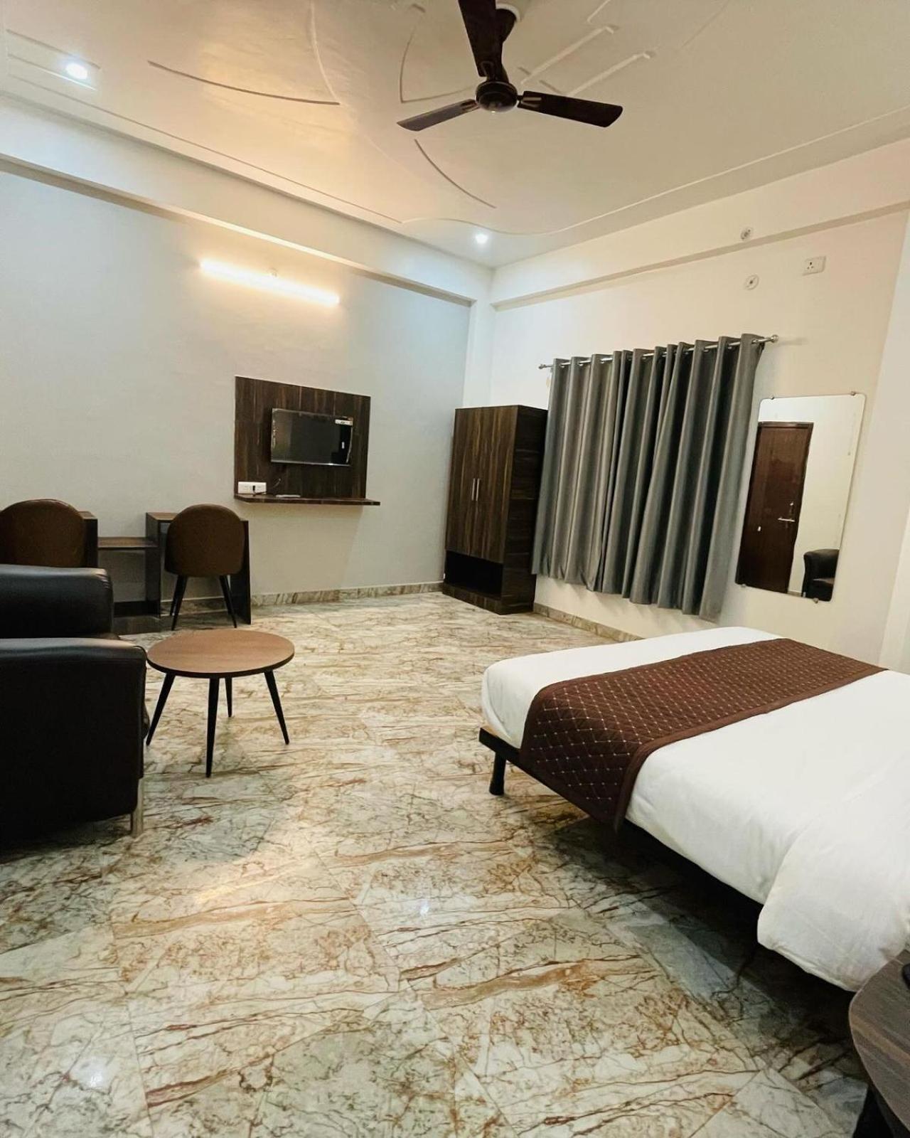 Hotel Sangam View Prayagraj Ngoại thất bức ảnh