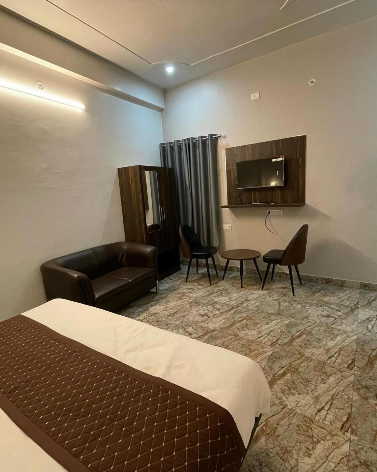 Hotel Sangam View Prayagraj Ngoại thất bức ảnh